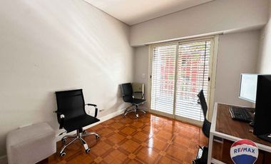 CASA EN VENTA 6 AMBIENTES BARRACAS CON COCHERA