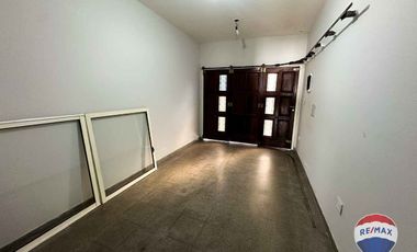 CASA EN VENTA 6 AMBIENTES BARRACAS CON COCHERA