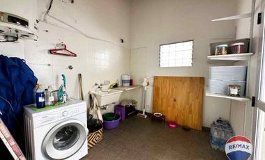 CASA EN VENTA 6 AMBIENTES BARRACAS CON COCHERA