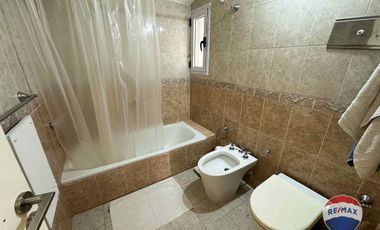 CASA EN VENTA 6 AMBIENTES BARRACAS CON COCHERA