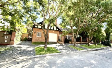 Casa en Alquiler en Barrio Parque Aguirre