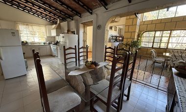 Quinta con excelentes espacios para vivir o gran potencial para desarrollarse