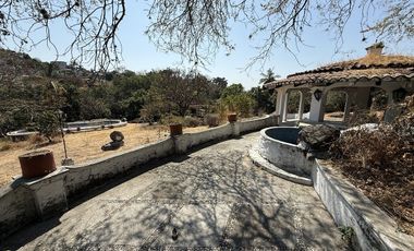 Quinta con excelentes espacios para vivir o gran potencial para desarrollarse