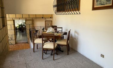 Quinta con excelentes espacios para vivir o gran potencial para desarrollarse