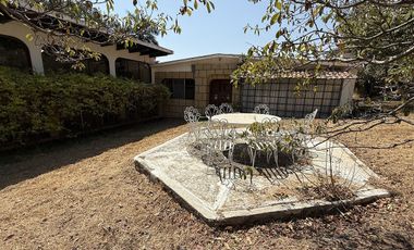 Quinta con excelentes espacios para vivir o gran potencial para desarrollarse