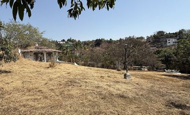 Quinta con excelentes espacios para vivir o gran potencial para desarrollarse