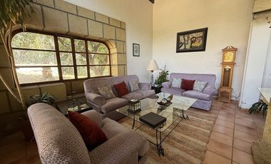 Quinta con excelentes espacios para vivir o gran potencial para desarrollarse