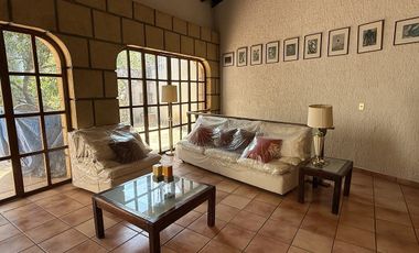 Quinta con excelentes espacios para vivir o gran potencial para desarrollarse