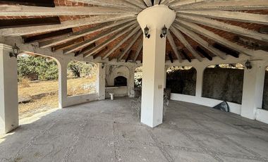 Quinta con excelentes espacios para vivir o gran potencial para desarrollarse