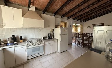 Quinta con excelentes espacios para vivir o gran potencial para desarrollarse