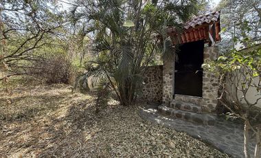 Quinta con excelentes espacios para vivir o gran potencial para desarrollarse