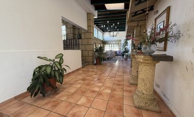 Quinta con excelentes espacios para vivir o gran potencial para desarrollarse