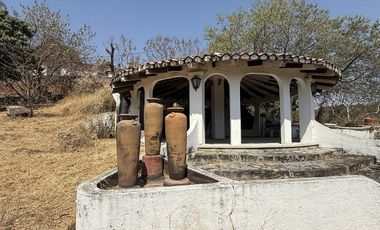 Quinta con excelentes espacios para vivir o gran potencial para desarrollarse