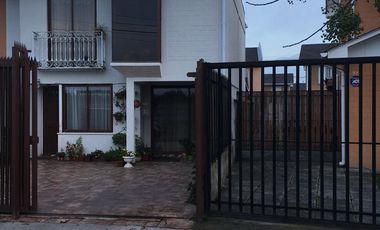 HERMOSA CASA EN VILLA LOS TORUNOS, GRANEROS