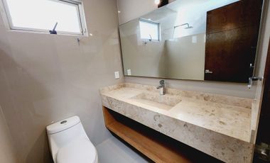 Casa en Venta en Punta Tiburon, con amplio jardin y alberca