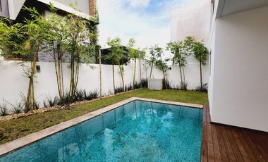 Casa en Venta en Punta Tiburon, con amplio jardin y alberca