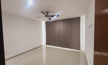 Casa en Venta en Punta Tiburon, con amplio jardin y alberca