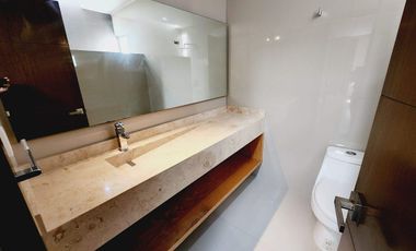 Casa en Venta en Punta Tiburon, con amplio jardin y alberca