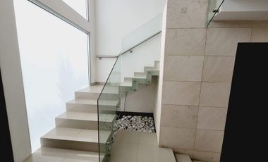 Casa en Venta en Punta Tiburon, con amplio jardin y alberca