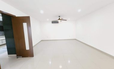 Casa en Venta en Punta Tiburon, con amplio jardin y alberca