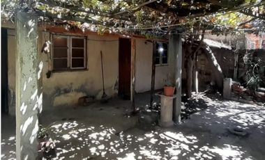 VENDO CASA EXCELENTE UBICACIÓN PARA REMODELAR