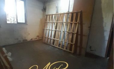 VENDO CASA EXCELENTE UBICACIÓN PARA REMODELAR