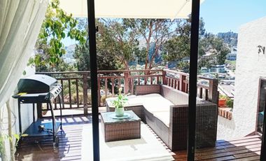 Casa en arriendo c/ estacionamiento en Reñaca