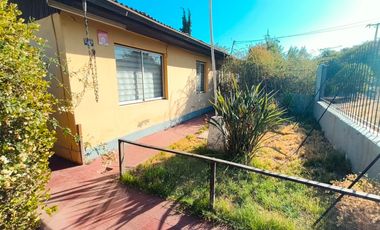 Cómoda casa 2 dormitorios un baño amplio patio y antejardin