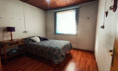 Cómoda casa 2 dormitorios un baño amplio patio y antejardin
