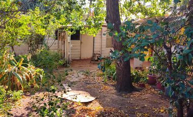 Cómoda casa 2 dormitorios un baño amplio patio y antejardin