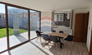 Tu hogar moderno y sereno en Tierras Lindas