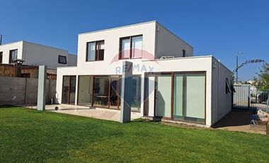 Tu hogar moderno y sereno en Tierras Lindas