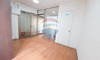 Amplia Oficina de 110m2 en Santiago