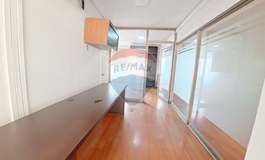 Amplia Oficina de 110m2 en Santiago