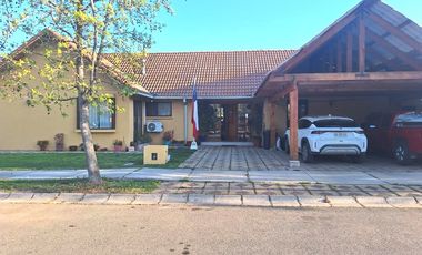 Venta de Casa en Cond Las Rosas de Linderos