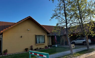 Venta de Casa en Cond Las Rosas de Linderos