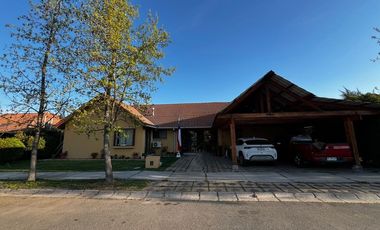 Venta de Casa en Cond Las Rosas de Linderos
