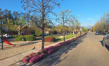 Venta de Casa en Cond Las Rosas de Linderos