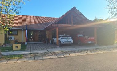Venta de Casa en Cond Las Rosas de Linderos