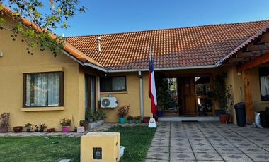 Venta de Casa en Cond Las Rosas de Linderos