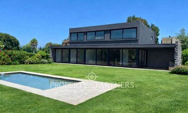 EXCLUSIVA CASA NUEVA EN LAS BRISAS DE SANTO DOMINGO