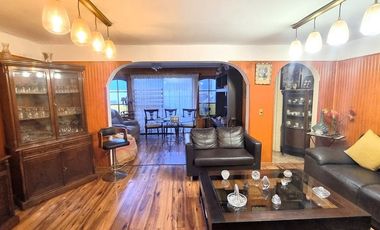 Amplia Casa de 3 pisos en La Florida!