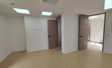 CONSULTORIO EN ARRIENDO UBICADO EN EL POBLADO SECTOR SAN DIEGO