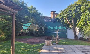 Casa en Monte Grande sobre gran lote con piscina muy buena ubicación