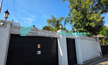 Casa en Monte Grande sobre gran lote con piscina muy buena ubicación