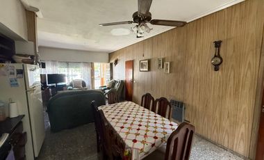 Casa en Wilde tres ambientes en venta