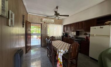 Casa en Wilde tres ambientes en venta