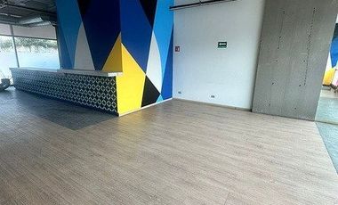 Oficina semi acondicionada en renta de 120m2 edificio en Valle Oriente