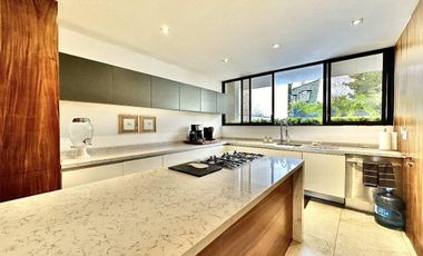 Amplia casa en Jardines de la Montaña