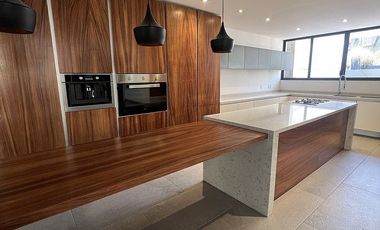 Amplia casa en Jardines de la Montaña